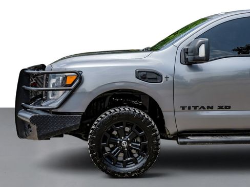 Used 2018 Nissan Titan SL w/ Midnight Edition AWD/4WD image 9