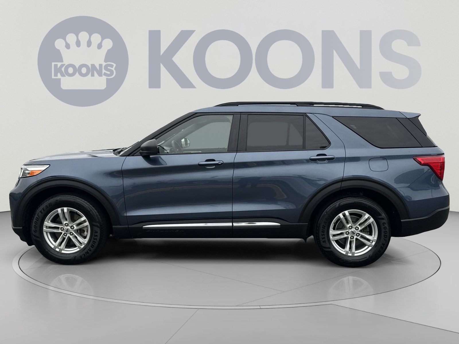 Used 2020 Ford Explorer XLT w/ Equipment Group 202A AWD/4WD image 2
