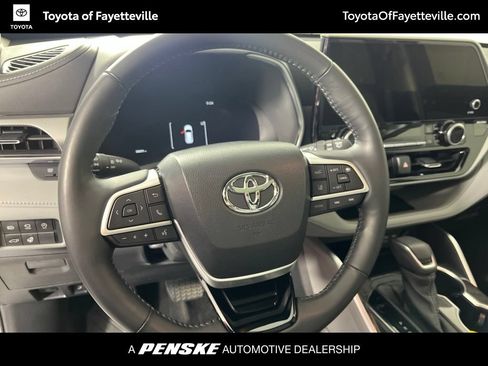 Used 2023 Toyota Highlander Platinum FWD image 29