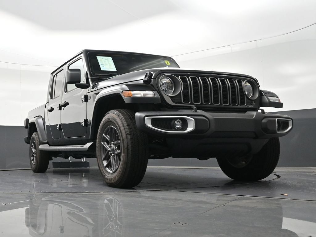 Used 2025 Jeep Gladiator Sport AWD/4WD image 28