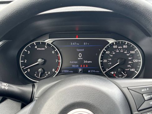 Used 2025 Nissan Altima 2.5 SV FWD image 40