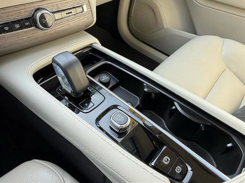 Used 2023 Volvo XC90 B6 Plus w/ Protection Package Premier image 16