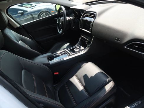Used 2018 Jaguar XE Prestige image 23