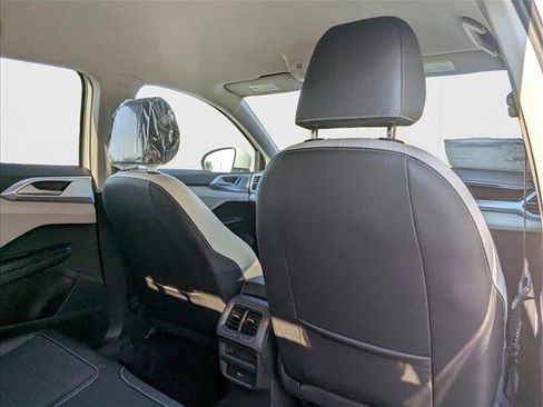 New 2025 Volkswagen Taos SE image 26
