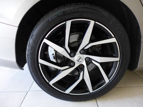 Used 2020 Volvo S60 T5 Momentum image 70