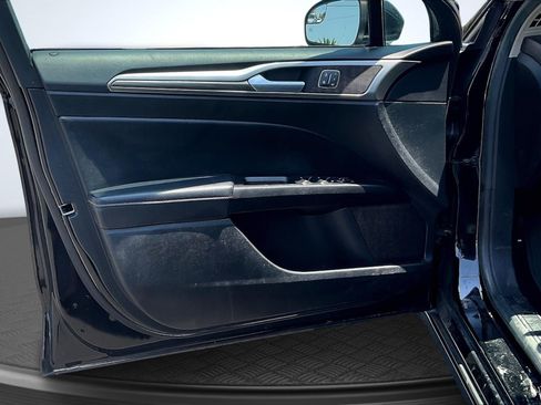 Used 2018 Ford Fusion SE w/ Fusion SE Technology Package FWD image 23