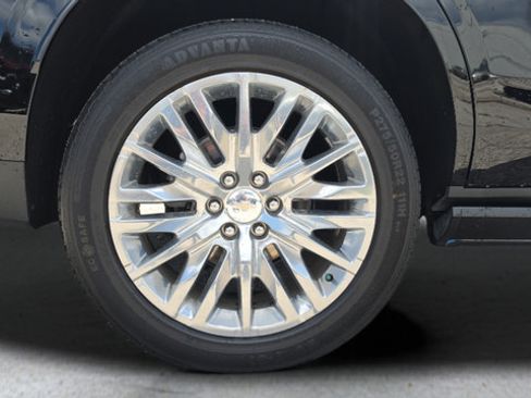 Used 2024 Chevrolet Tahoe High Country AWD/4WD image 13