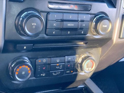 Used 2018 Ford F150 XLT w/ Equipment Group 302A Luxury image 31