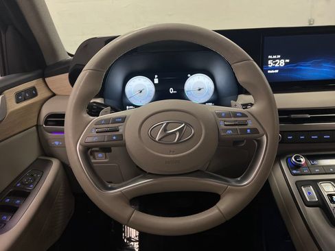 Used 2024 Hyundai Palisade Limited FWD image 17