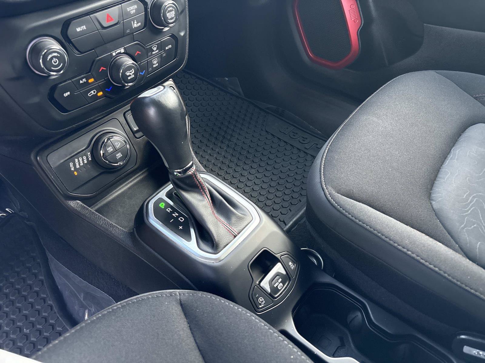Certified 2023 Jeep Renegade Trailhawk AWD/4WD image 25