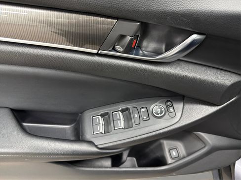 Used 2018 Honda Accord Sport image 17