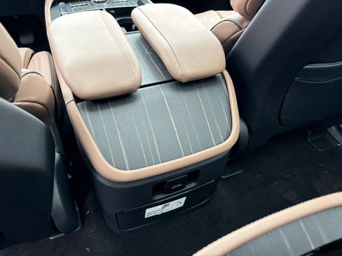 New 2026 Lincoln Navigator L Black Label AWD/4WD image 32