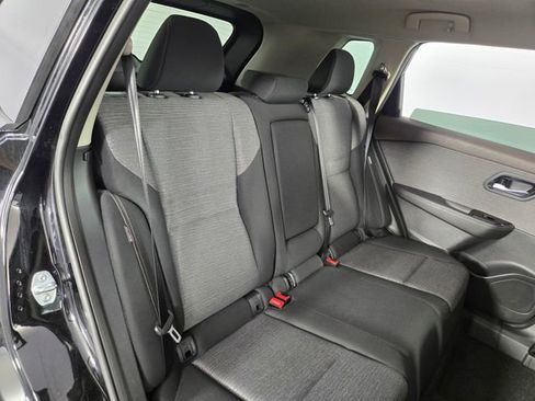 Used 2023 Nissan Rogue SV image 17