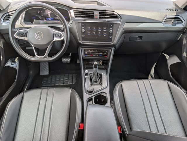 Used 2024 Volkswagen Tiguan SE AWD/4WD image 21