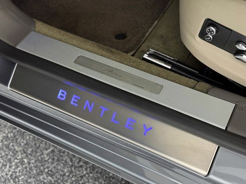 Used 2023 Bentley Flying Spur Azure image 15
