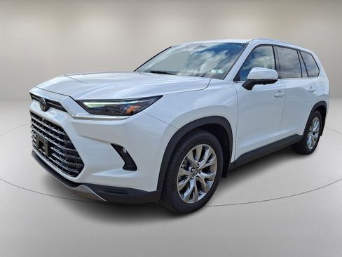 Used 2024 Toyota Grand Highlander Limited image 5