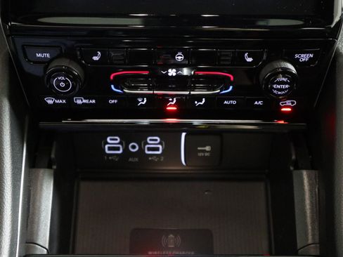 New 2025 Jeep Grand Cherokee L Altitude image 28