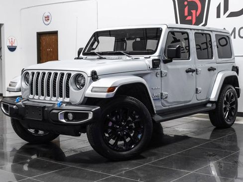 Used 2022 Jeep Wrangler Unlimited Sahara w/ Cold Weather Group AWD/4WD image 6