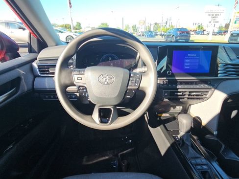 Used 2025 Toyota Camry LE FWD image 10