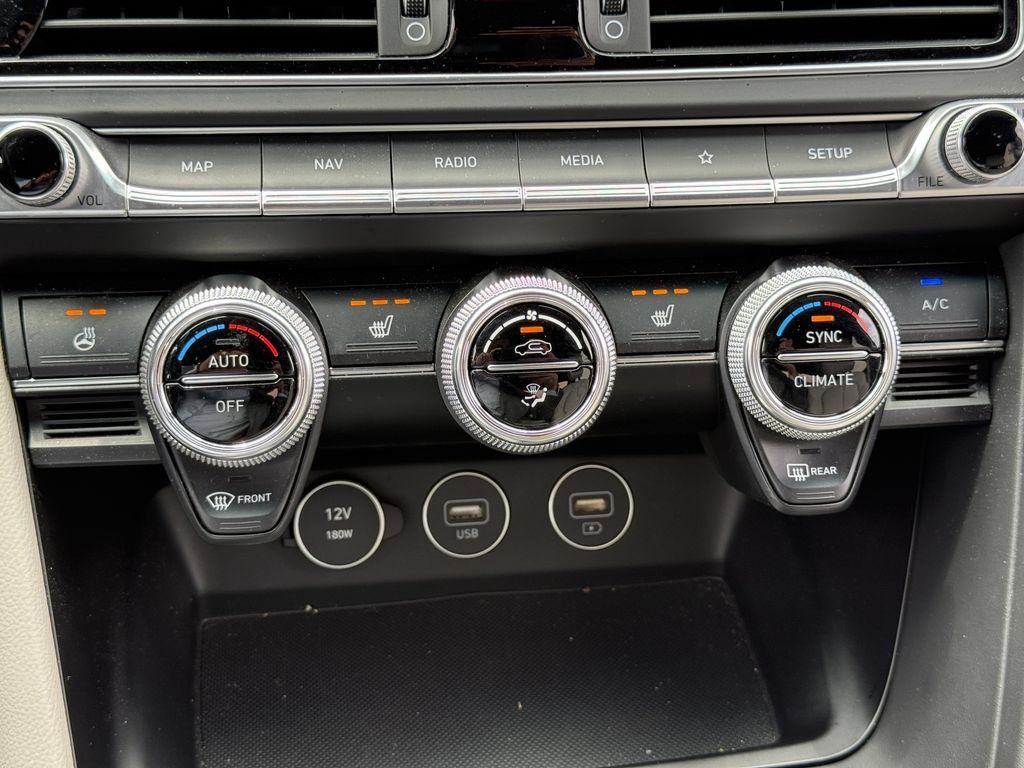 Used 2023 Genesis G70 2.0T AWD/4WD image 43