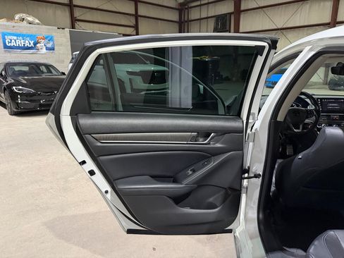 Used 2018 Honda Accord Touring image 15