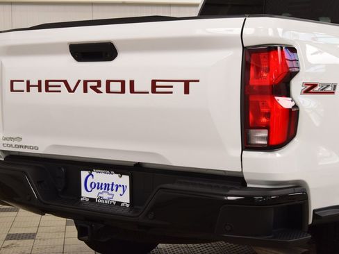 Used 2024 Chevrolet Colorado Z71 w/ Z71 Convenience Package 2 AWD/4WD image 21