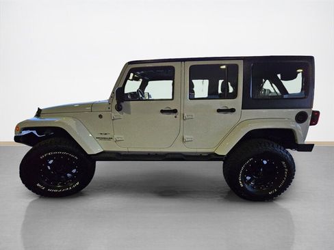 Used 2017 Jeep Wrangler Unlimited Sahara w/ Connectivity Group image 7