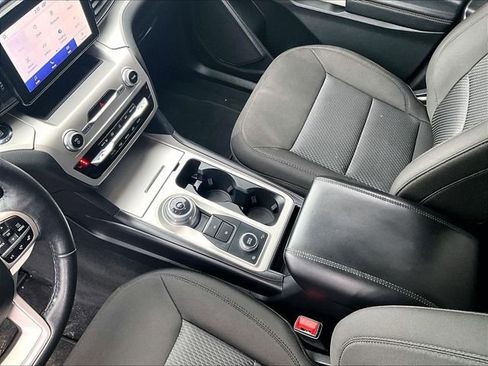 Used 2022 Ford Explorer XLT AWD/4WD image 15
