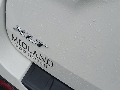 Used 2022 Ford Explorer XLT w/ Equipment Group 202A image 7