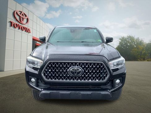 Used 2019 Toyota Tacoma TRD Off-Road w/ Four Season Floor Mat Package AWD/4WD image 6