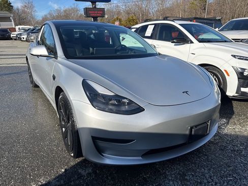 Used 2021 Tesla Model 3 Standard Range Plus image 2