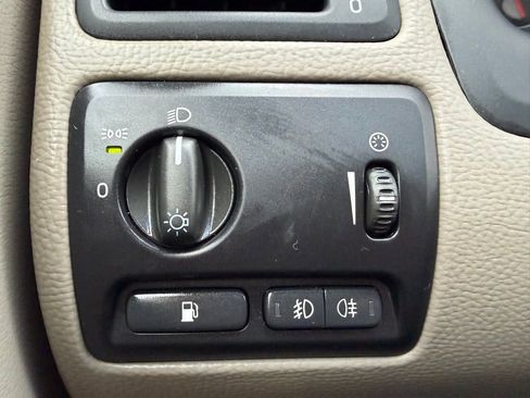 Used 2005 Volvo XC70 image 14