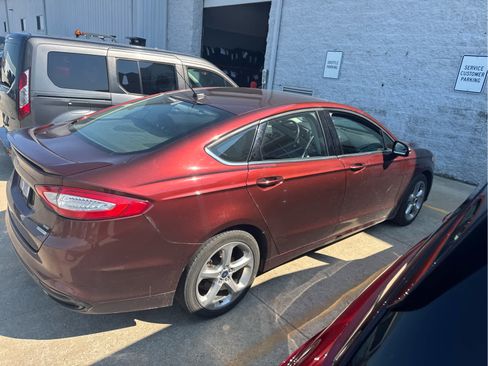 Used 2016 Ford Fusion SE FWD image 3