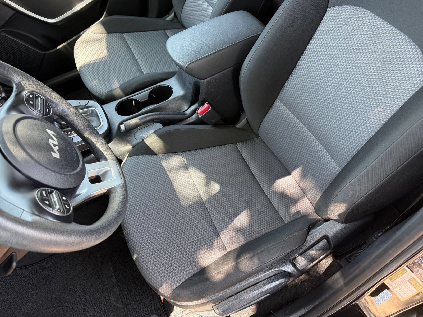 Used 2025 Kia Soul LX w/ LX Technology Package FWD image 35