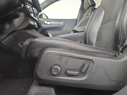 Used 2022 Volvo XC40 T5 R-Design w/ Advanced Package image 29