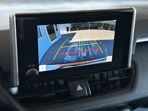 Used 2025 Toyota RAV4 XLE FWD image 17