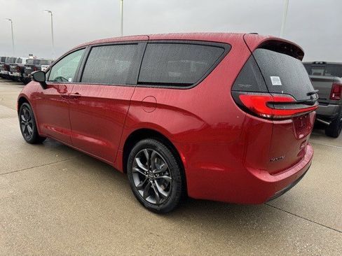 New 2026 Chrysler Pacifica Select image 5