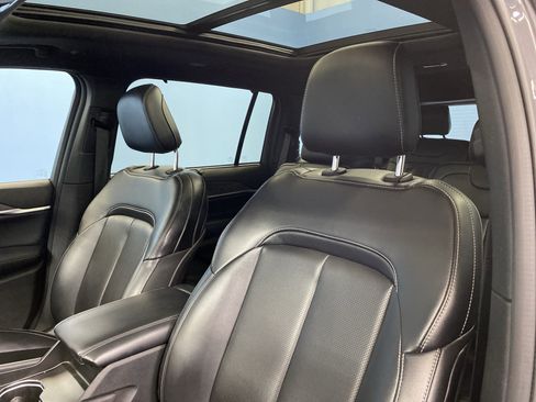 Used 2024 Jeep Grand Cherokee L Limited w/ Luxury Tech Group II image 8