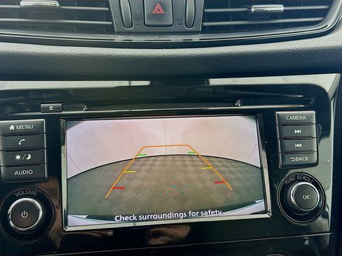 Used 2020 Nissan Rogue S image 21