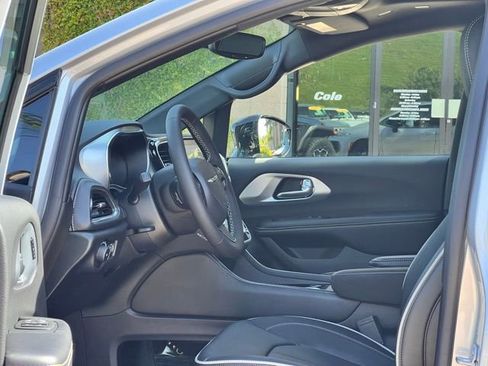 New 2026 Chrysler Pacifica Limited image 2