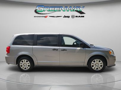 Used 2019 Dodge Grand Caravan SE w/ UConnect Hands-Free Group