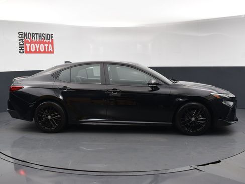 Used 2025 Toyota Camry SE AWD/4WD image 5