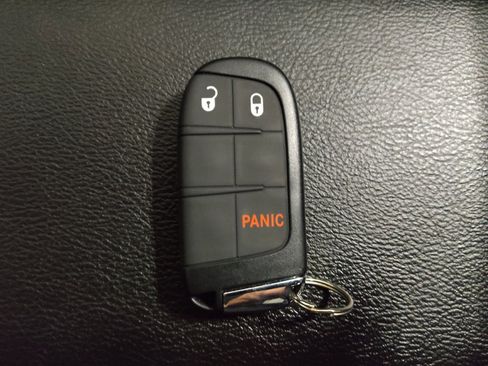 Used 2022 Jeep Compass Latitude FWD image 32