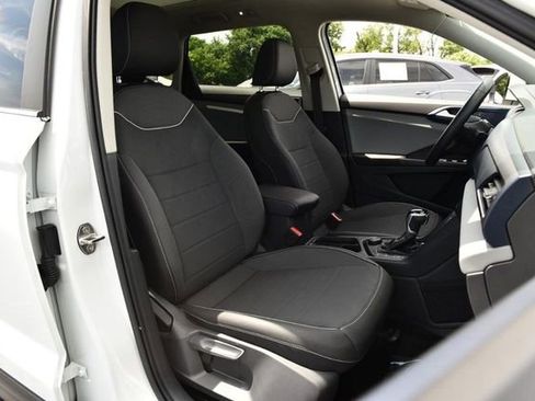 Used 2023 Volkswagen Taos SE w/ Panoramic Sunroof Package AWD/4WD image 21
