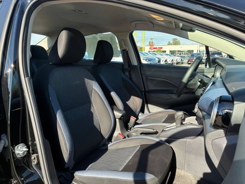 Used 2025 Nissan Versa SV FWD image 33