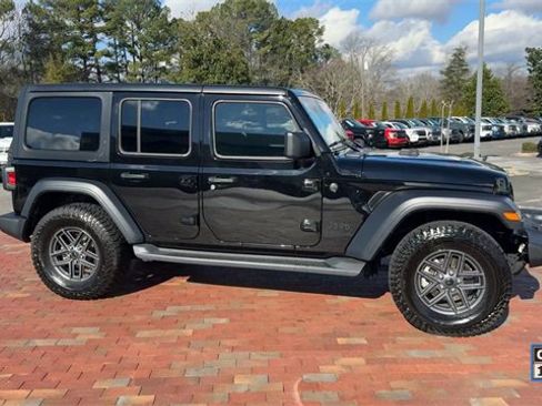 Used 2024 Jeep Wrangler Sport S image 4