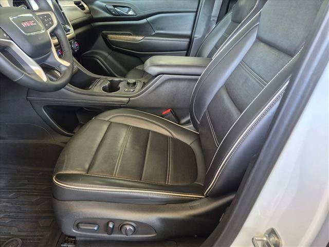 Used 2023 GMC Acadia Denali w/ Denali Ultimate Package FWD image 17