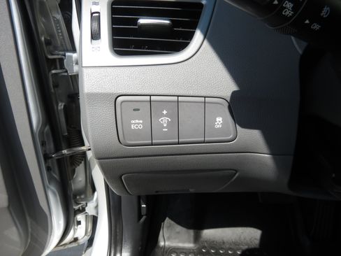 Used 2014 Hyundai Elantra SE w/ Option Group 02 FWD image 12