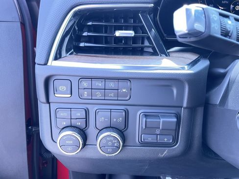 Used 2025 Chevrolet Suburban High Country AWD/4WD image 18