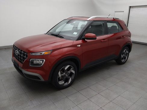 Used 2025 Hyundai Venue SEL FWD image 2